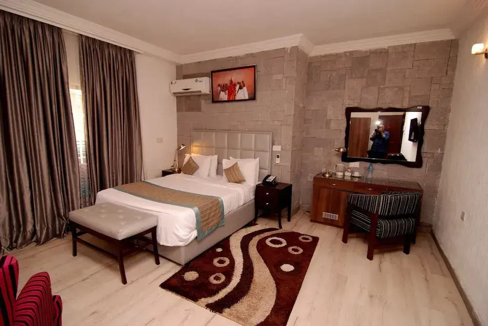 Lobby & Reception