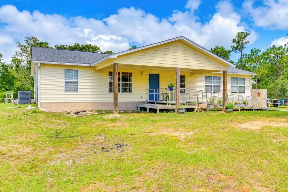 5 Mi to Navarre Beach: Home w/ Game Room & Yard