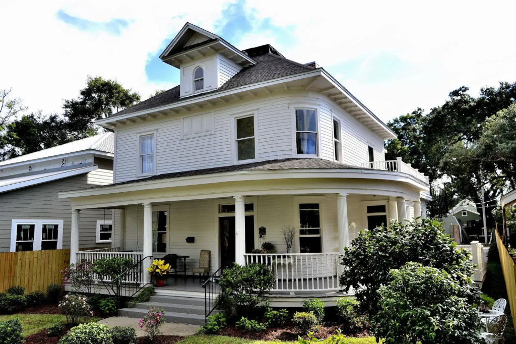 The Guest House at Gulfport Landing