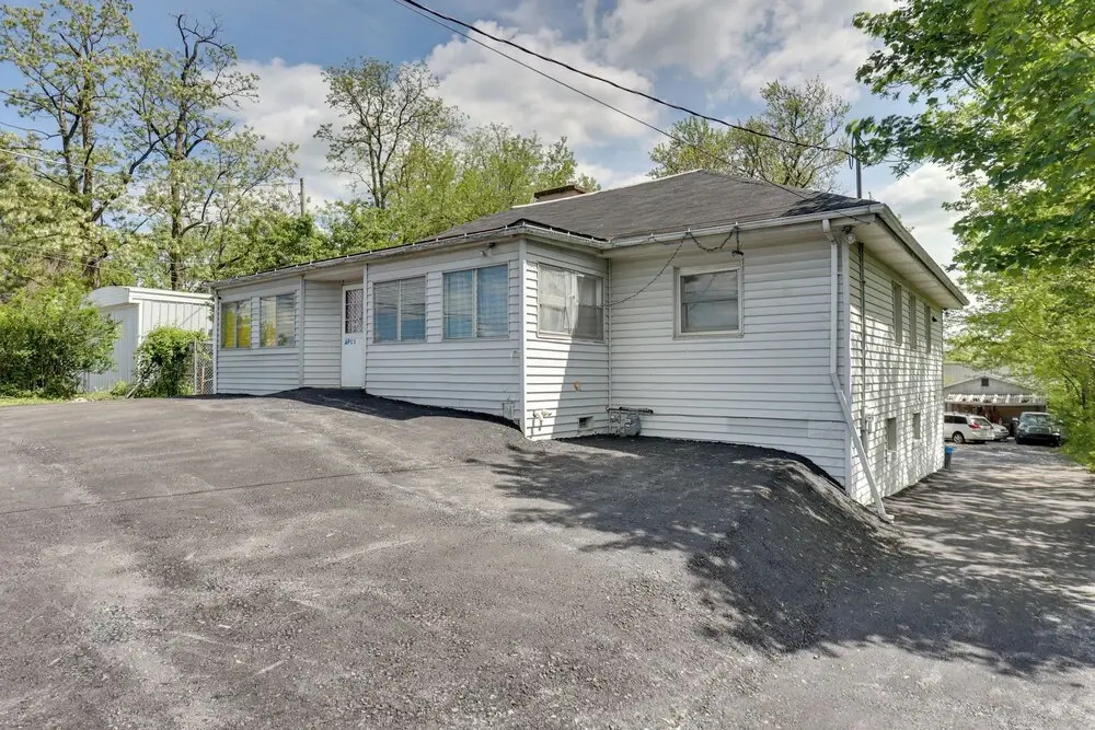 9 Mi to Hersheypark: Spacious Home w/ Deck — фото