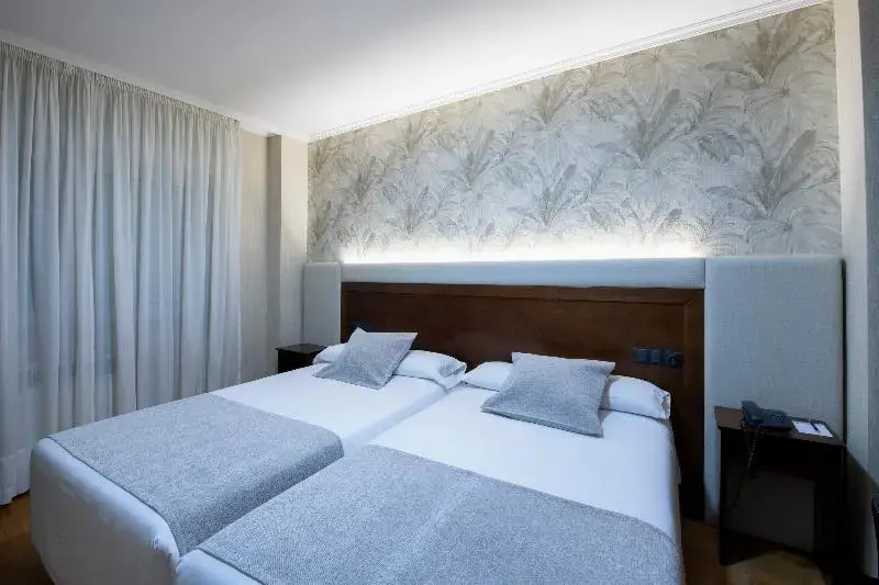 Standard Double room with balcony (full double bed)