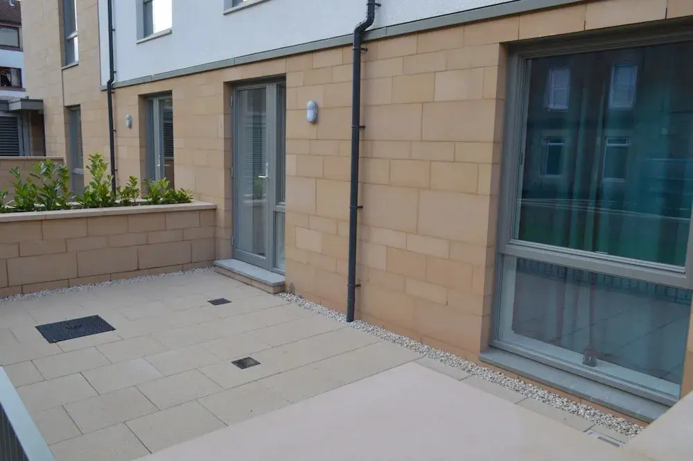 2 Bedroom Ground Floor Flat With Garden
