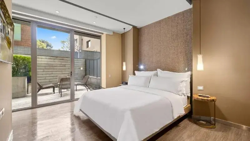 Superior Double room with balcony (full double bed)