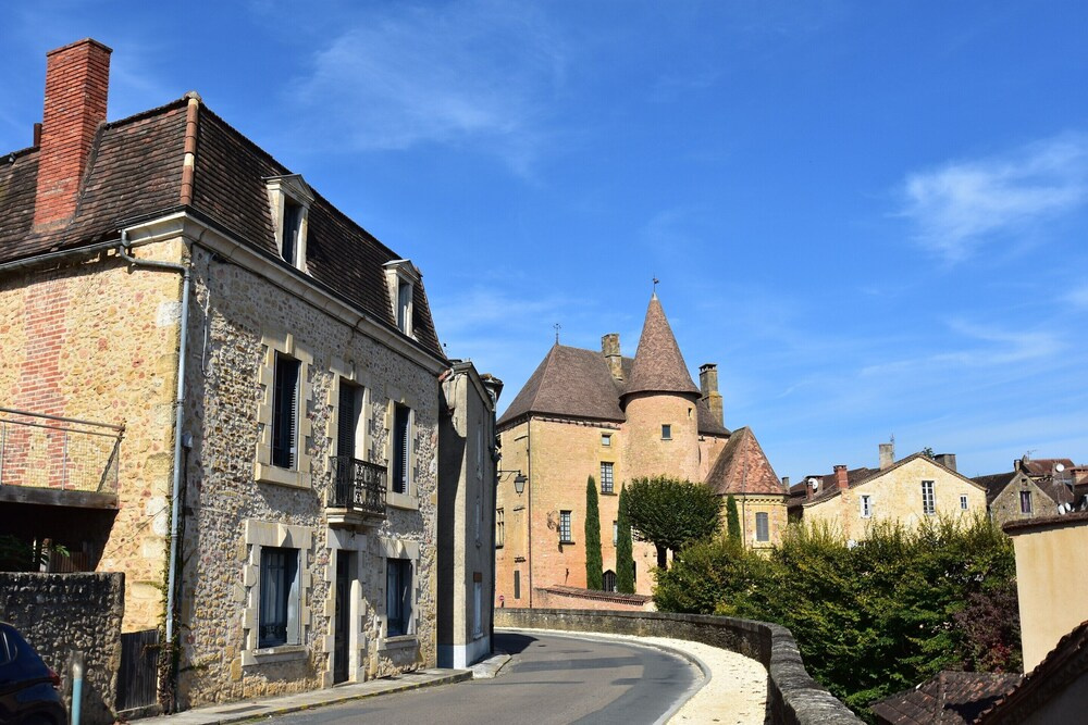 Elegant Mansion Stay in Belves
