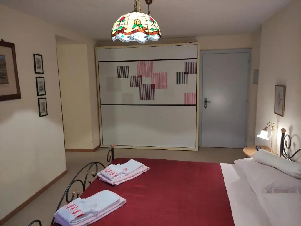 Deluxe Double room (full double bed)