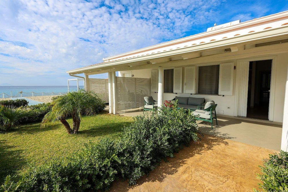 Capo Vaticano Suites