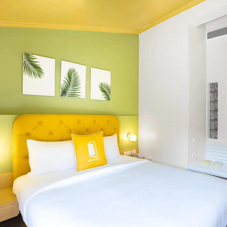 Deluxe Double room with city view (full double bed)