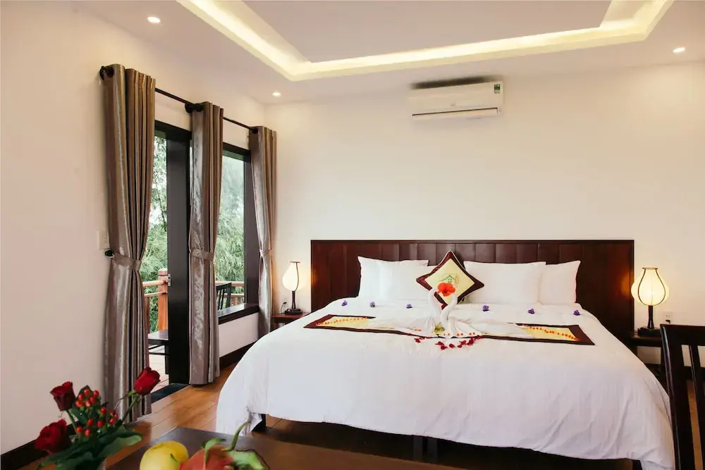 Superior room with balcony and with garden view
