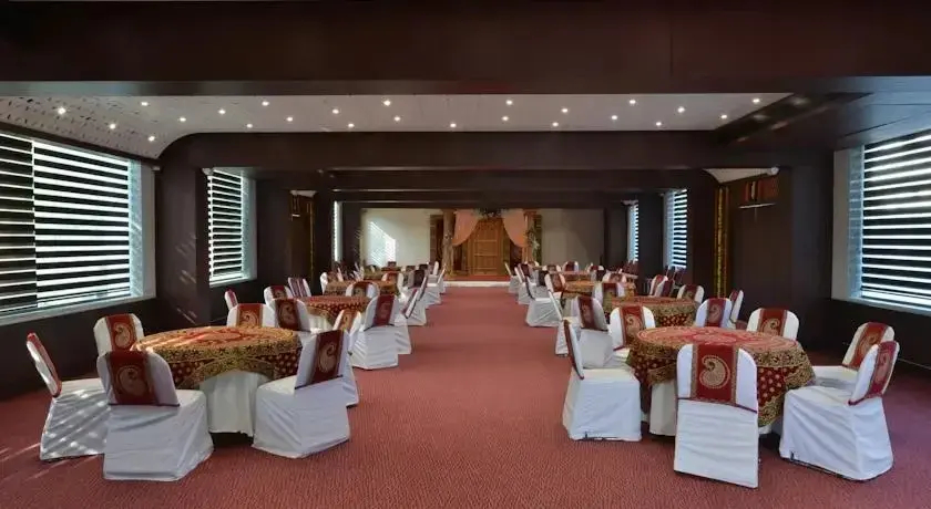 Hotel The Grand Saakar Tiara - фото 8