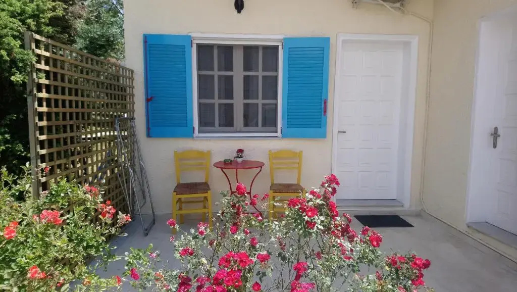 Standard Double room with garden view (full double bed)