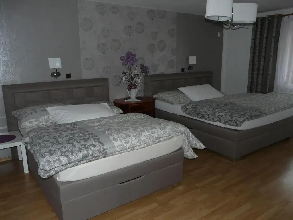 Deluxe Double room twin beds