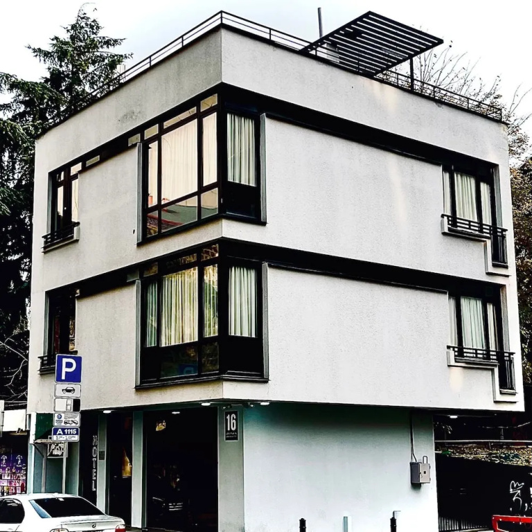 16 Simon Chikovani St