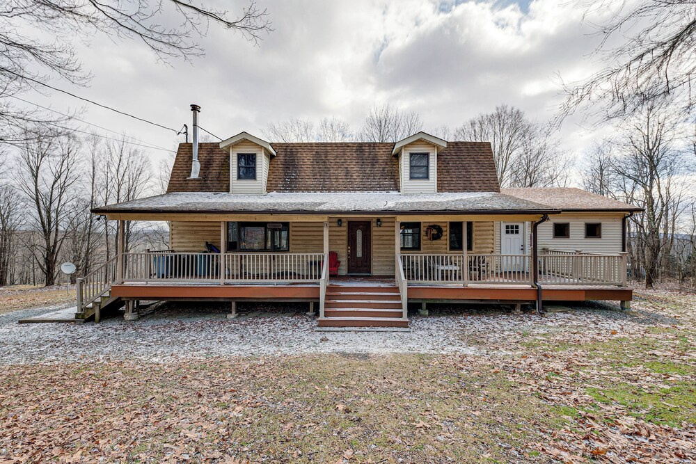 2 Mi to Elk Mountain: Poconos Escape on 11 Acres!