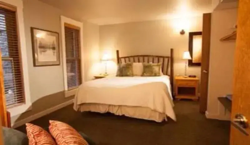 Standard Double room with balcony (full double bed)