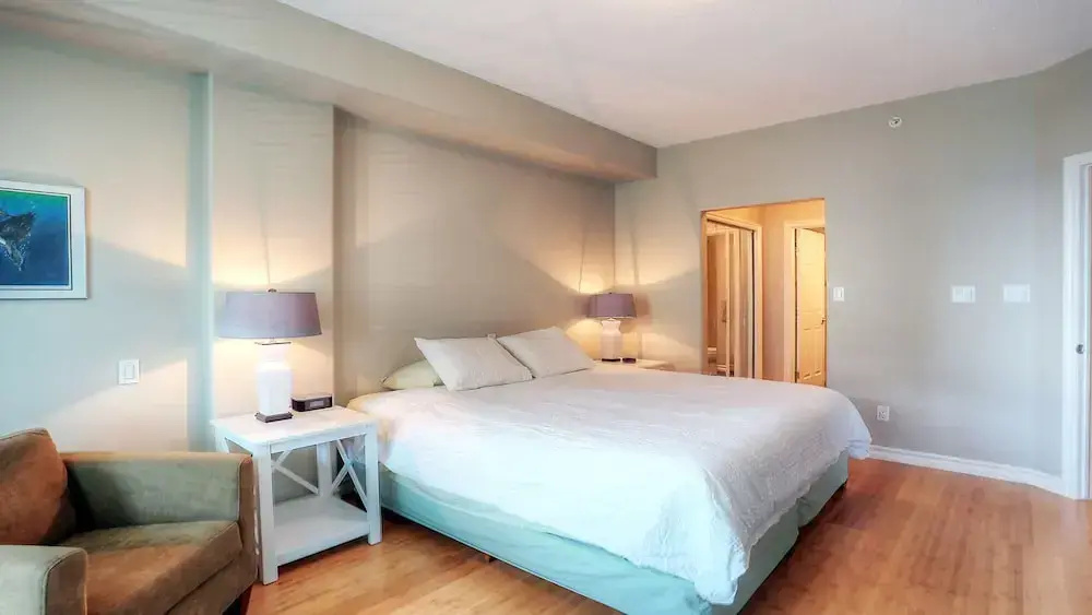 Sunset Waterfront Resort by KelownaGo - Chambres