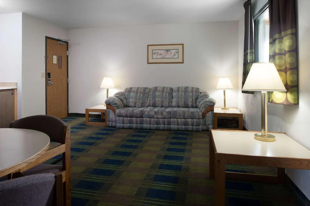 Double Suite (full double bed)