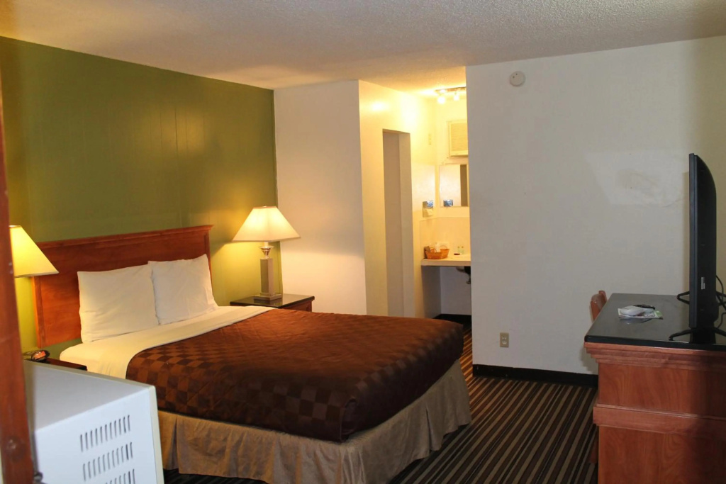 Americas Best Value Inn Boardman — 3