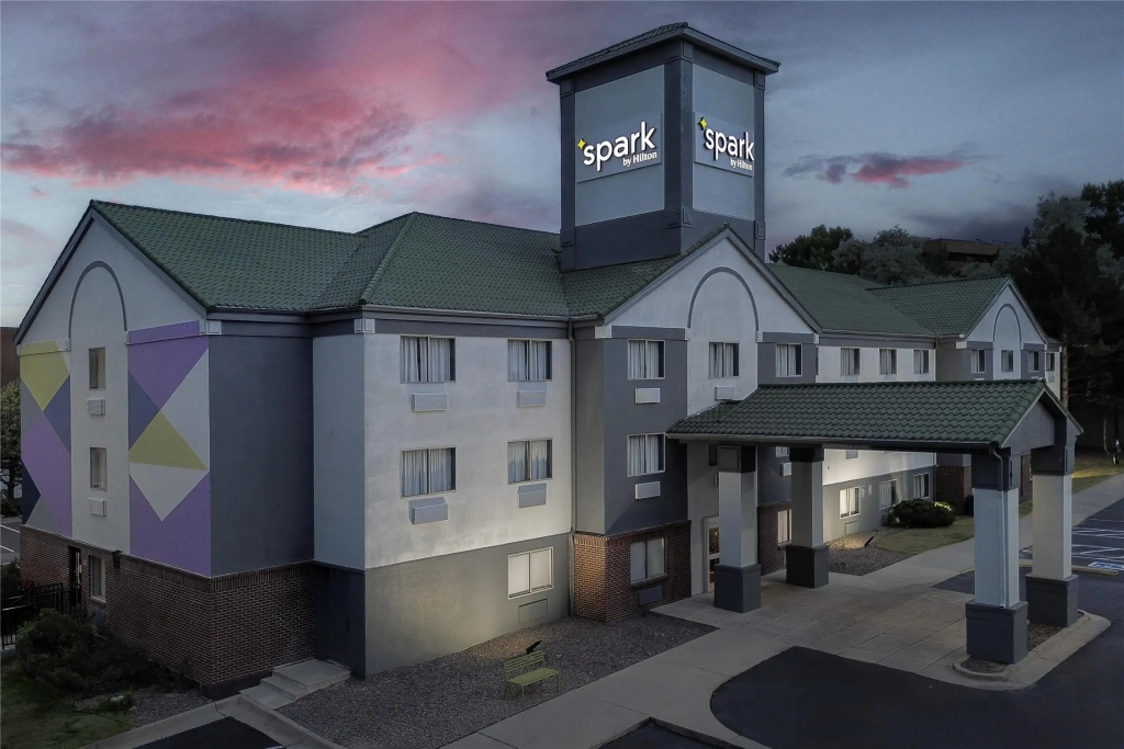 Spark by Hilton Lakewood Denver Southwest