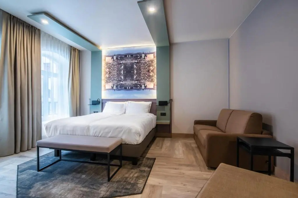 Deluxe Double room (full double bed)