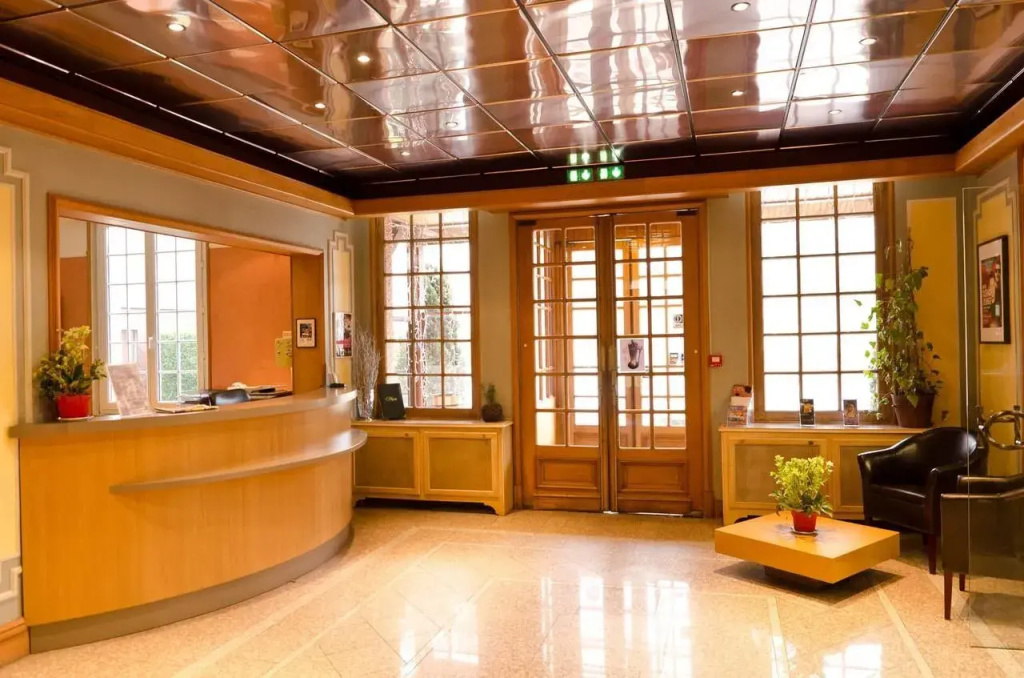 Lobby & Reception