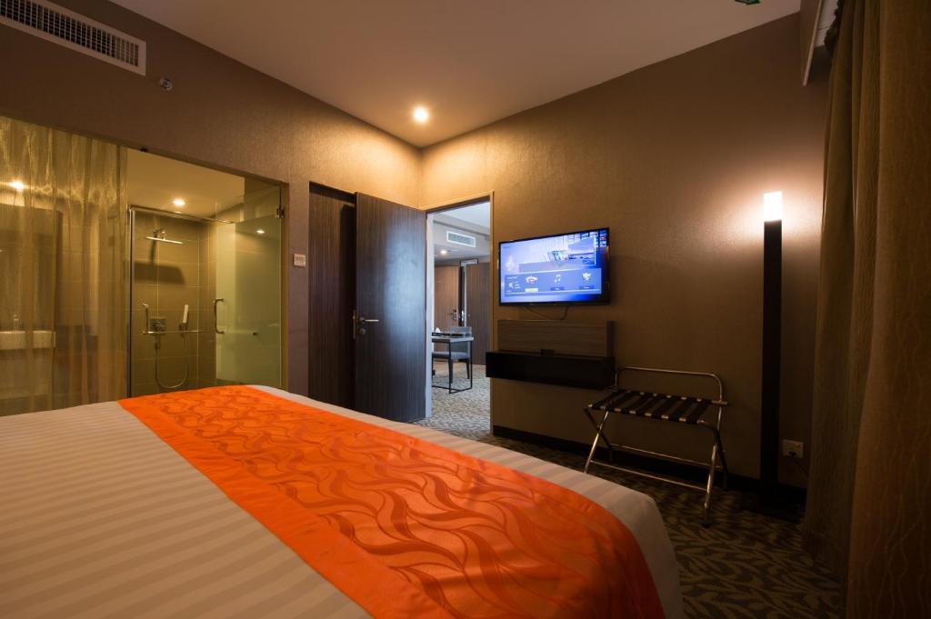 Grand Alora Hotel