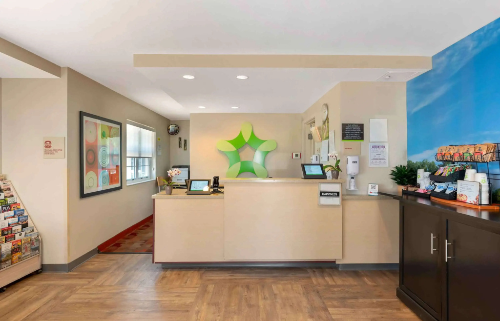 Lobby & Reception