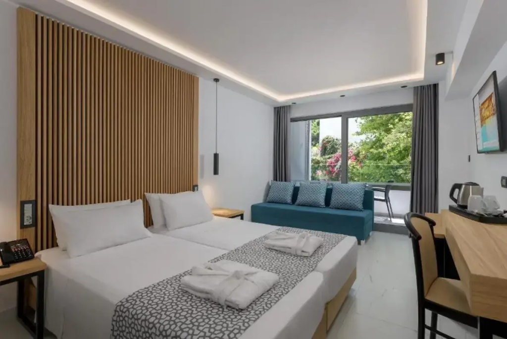 Superior Triple room with garden view