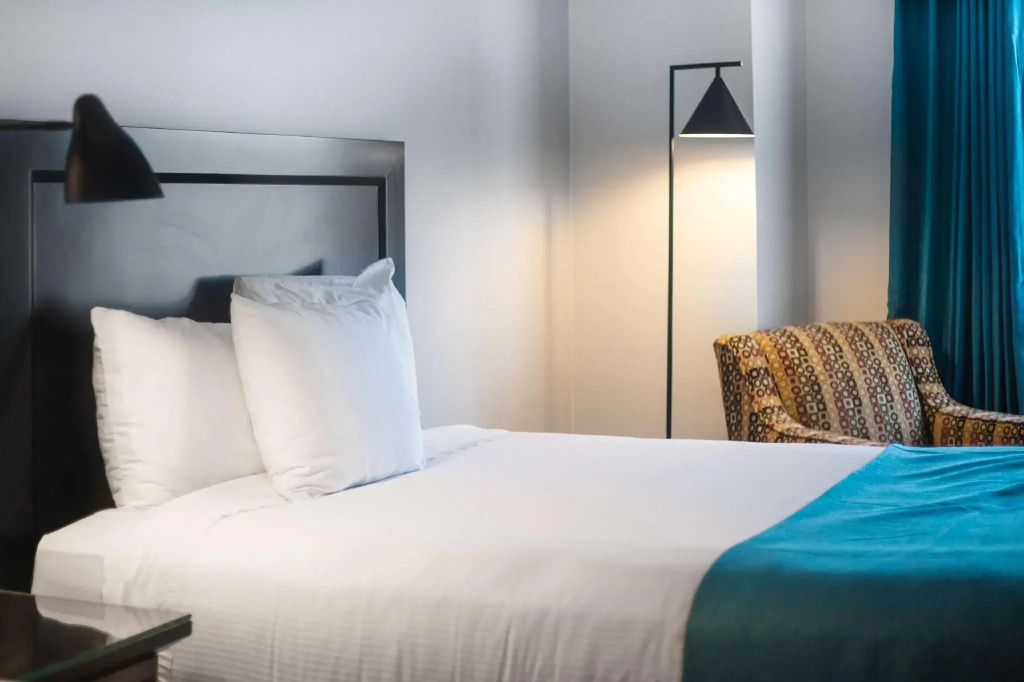 Double room (full double bed)