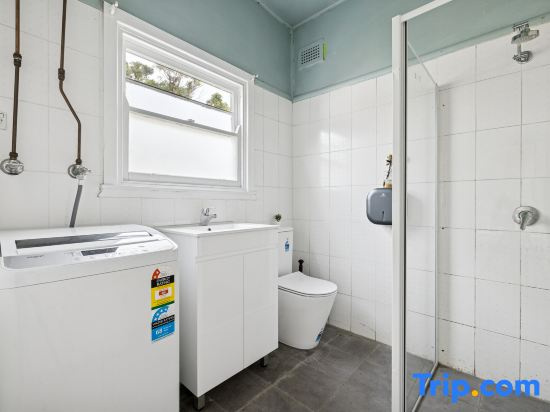 Peaceful Rooms – Close to Parks & Transit