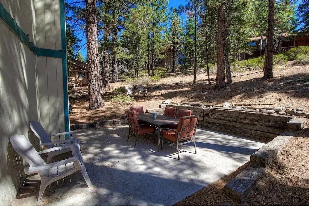 3 BR Cabin in Montgomery Estates Neighborhood By RedAwning
