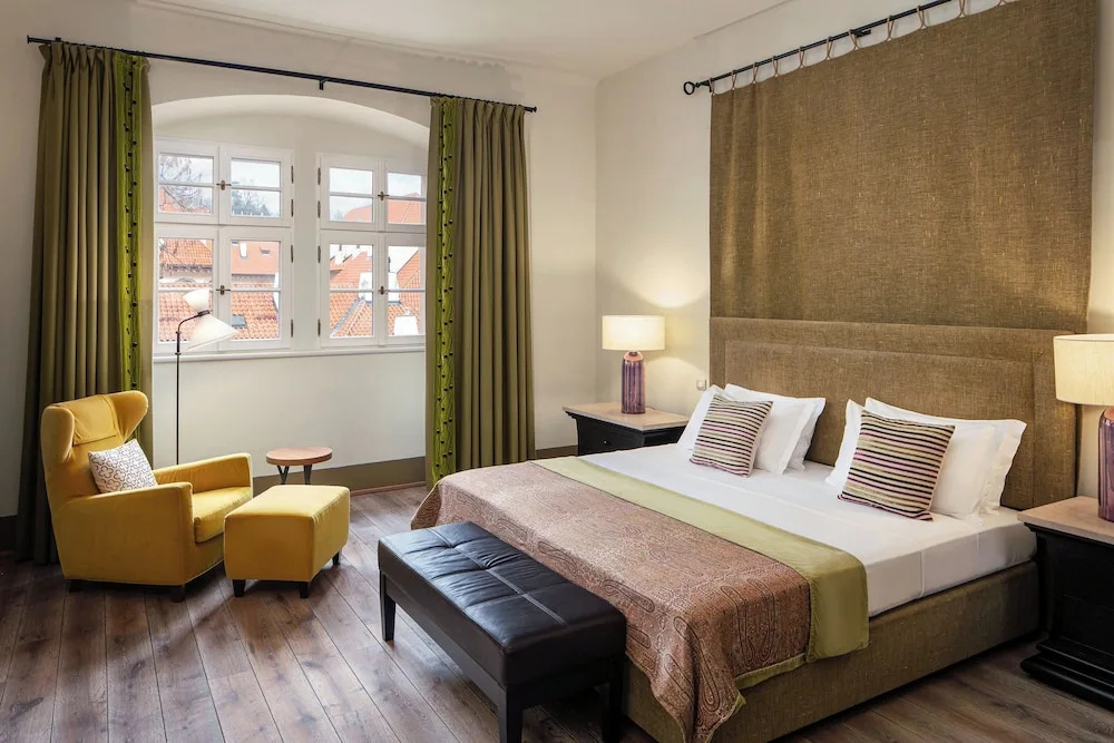 Deluxe Suite with garden view