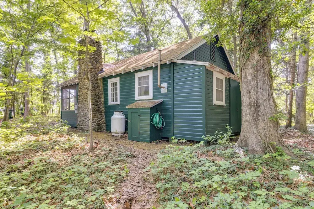 Southold Cottage w/ Patio & Grill - Walk to Beach!