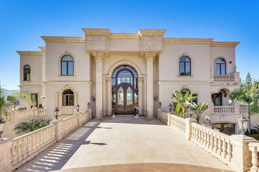 Grand 9,000-sq-ft Estate! Luxurious Socal Getaway