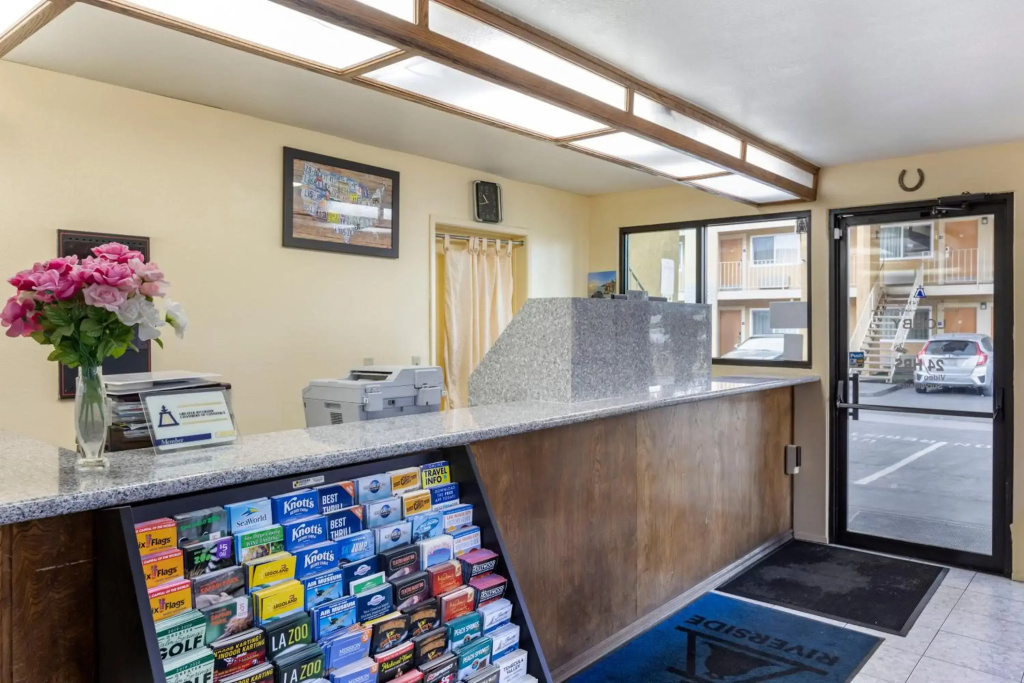 Riverside Inn & Suites - фото 14