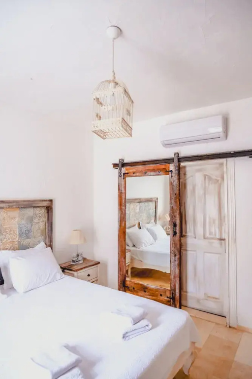 Deluxe Double room with balcony (full double bed)
