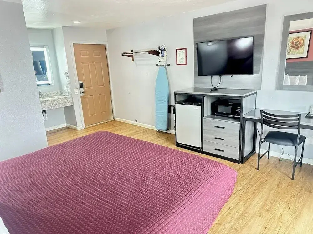 Standard Double room with balcony (full double bed)