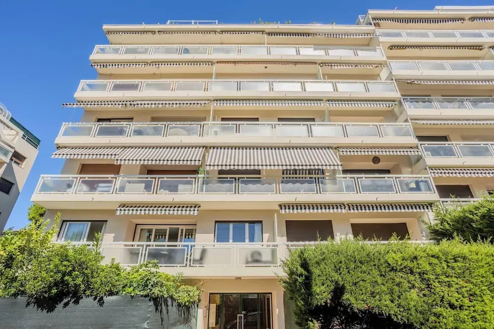 Bright, A/C Apartment With sea View - Antibes