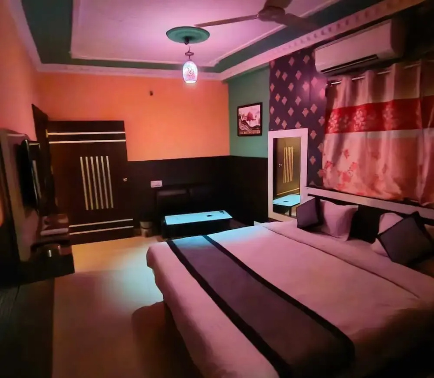 Hotel J B Palace