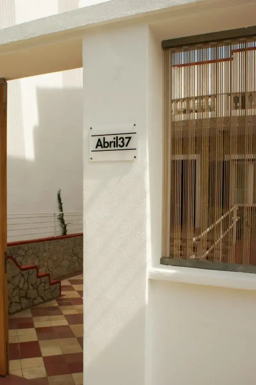 Hotel Abril 37