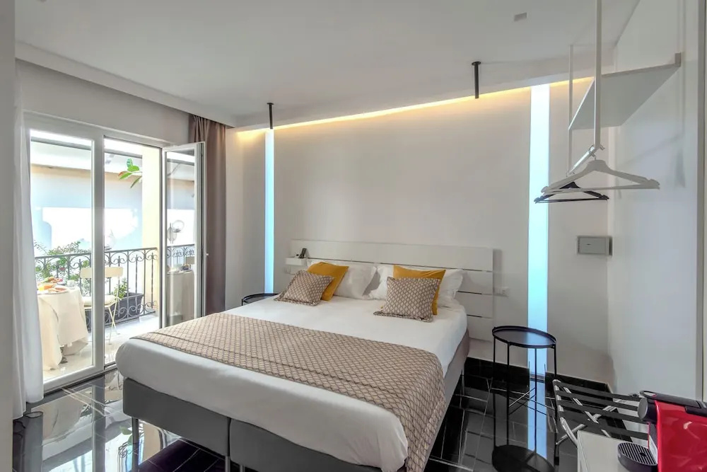 1 Bedroom Superior Double room with balcony (full double bed)