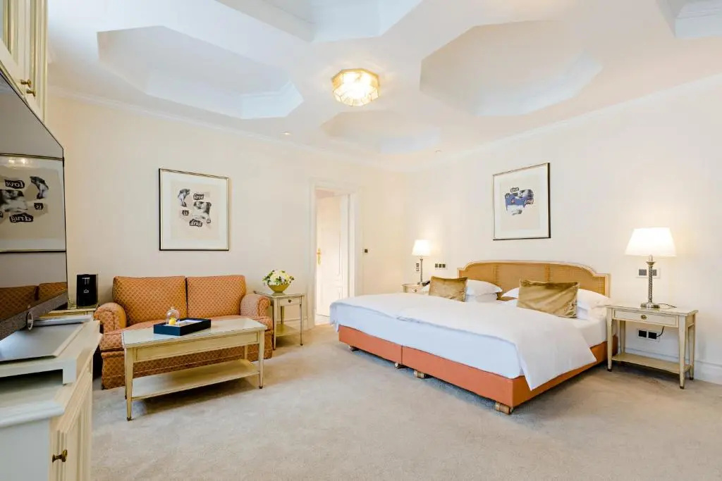 Classic Double room (full double bed)