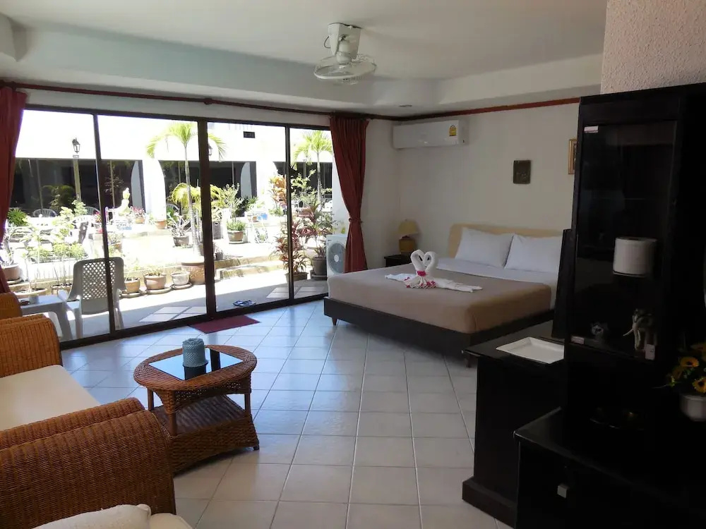 Deluxe Double room with view (full double bed)