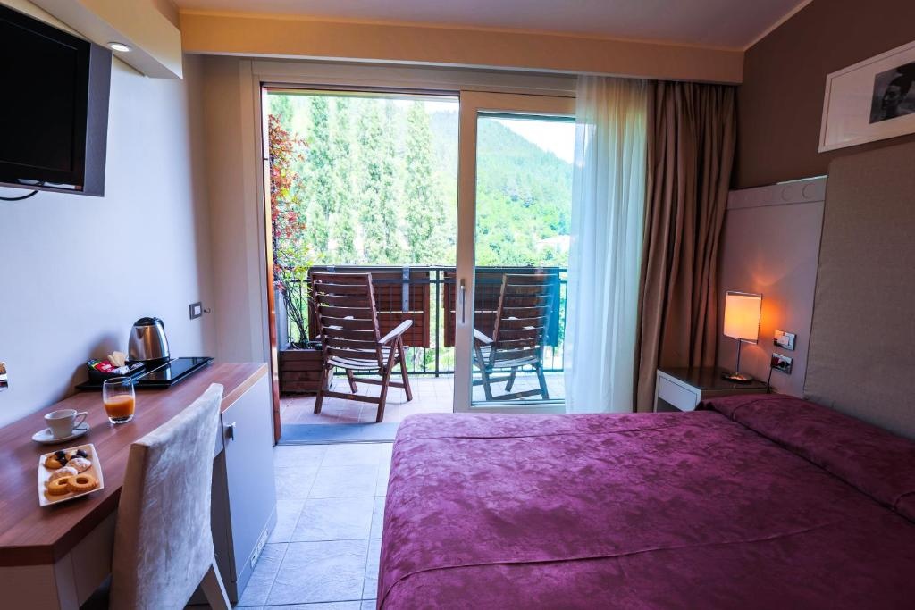 Superior Double room (full double bed) — room photo 2