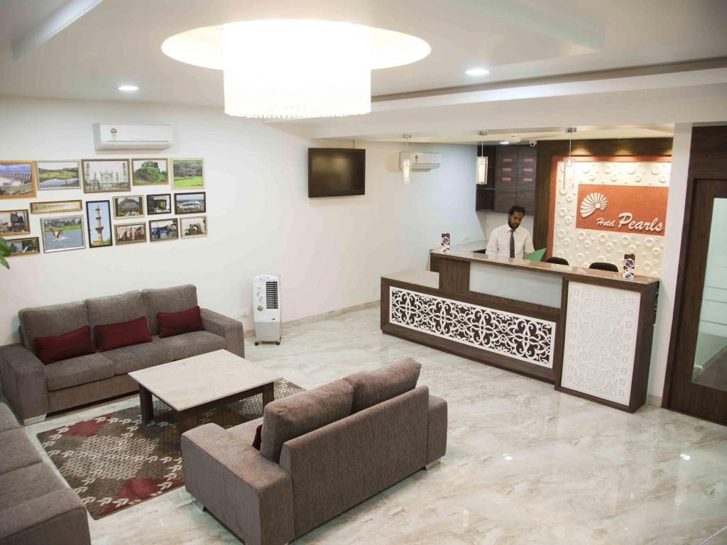 Lobby & Reception