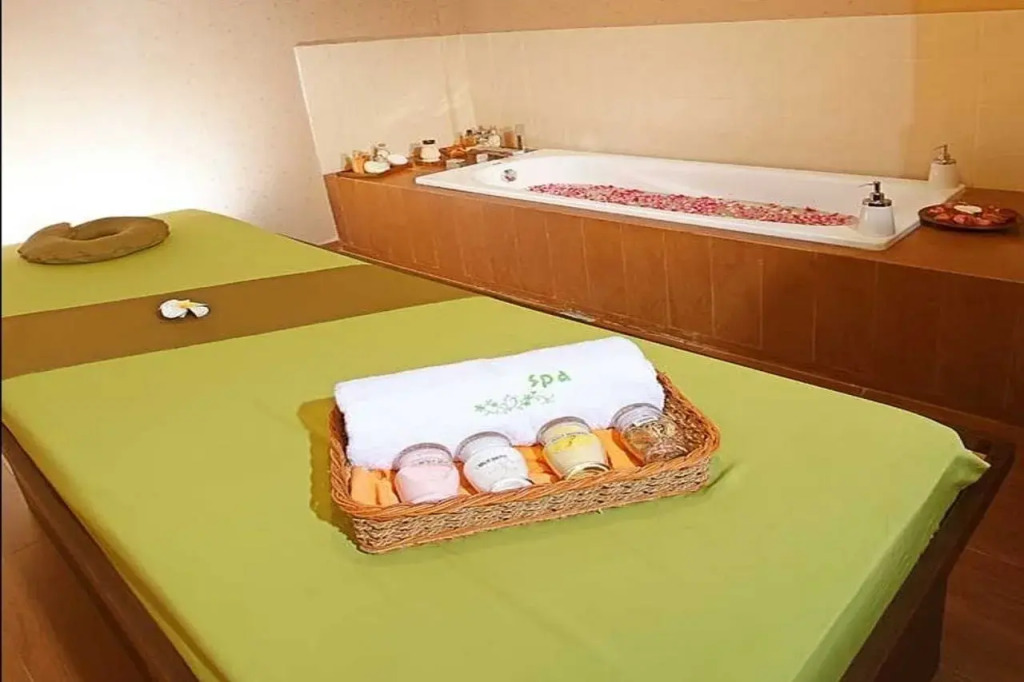 Golden Flower Hotel Bandung - фото 22