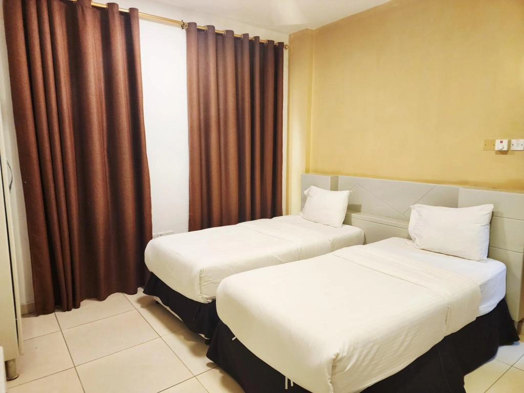 Star Emirates Inn — 4