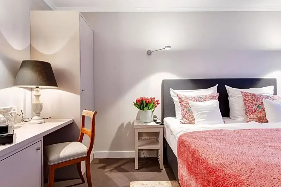 Superior room with balcony and with garden view