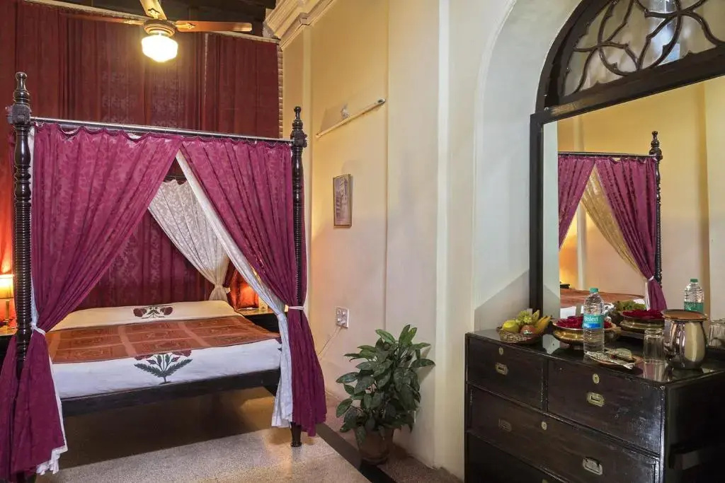 Double Suite (full double bed)