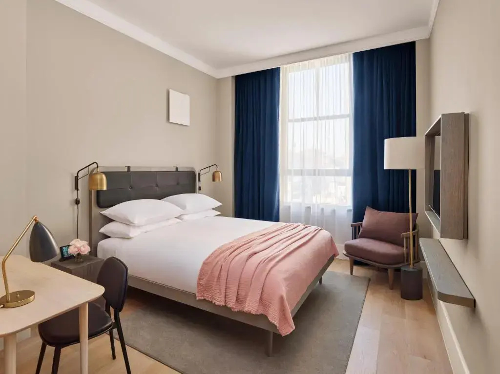 Howard Double room (full double bed)