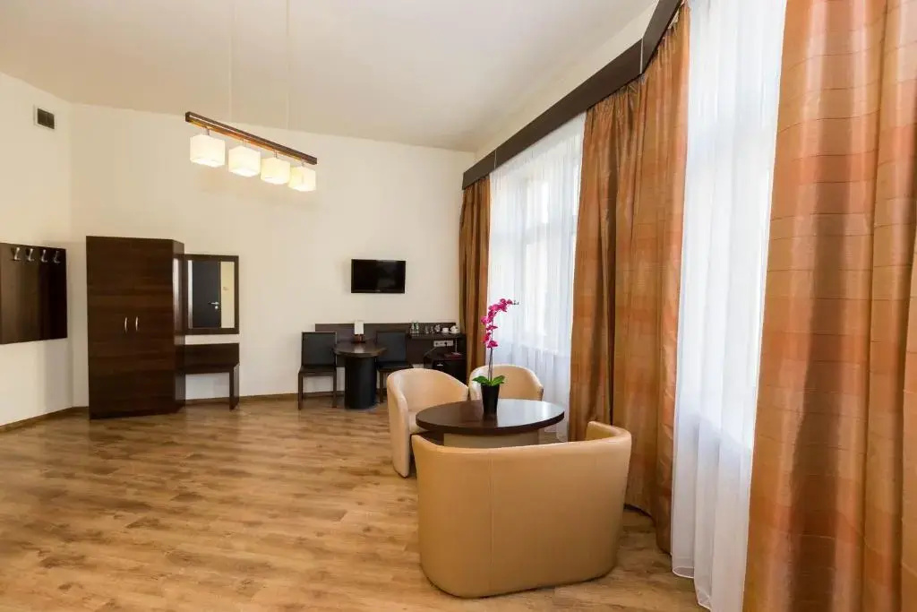 Deluxe Double room with balcony (full double bed)